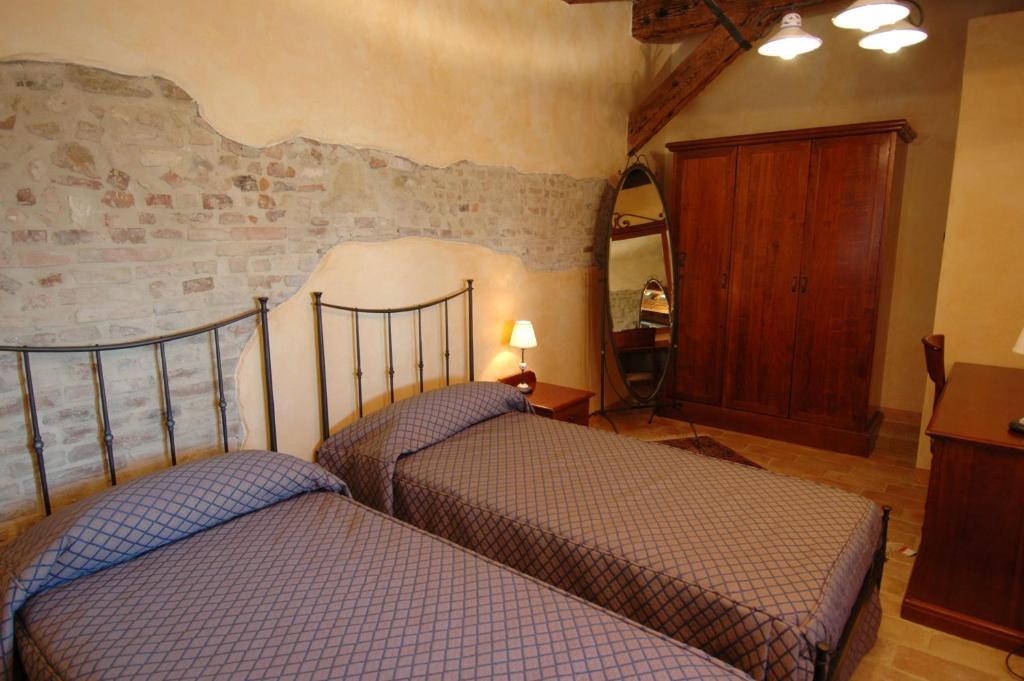 Castello Montegiove Hotel Fano Ruang foto