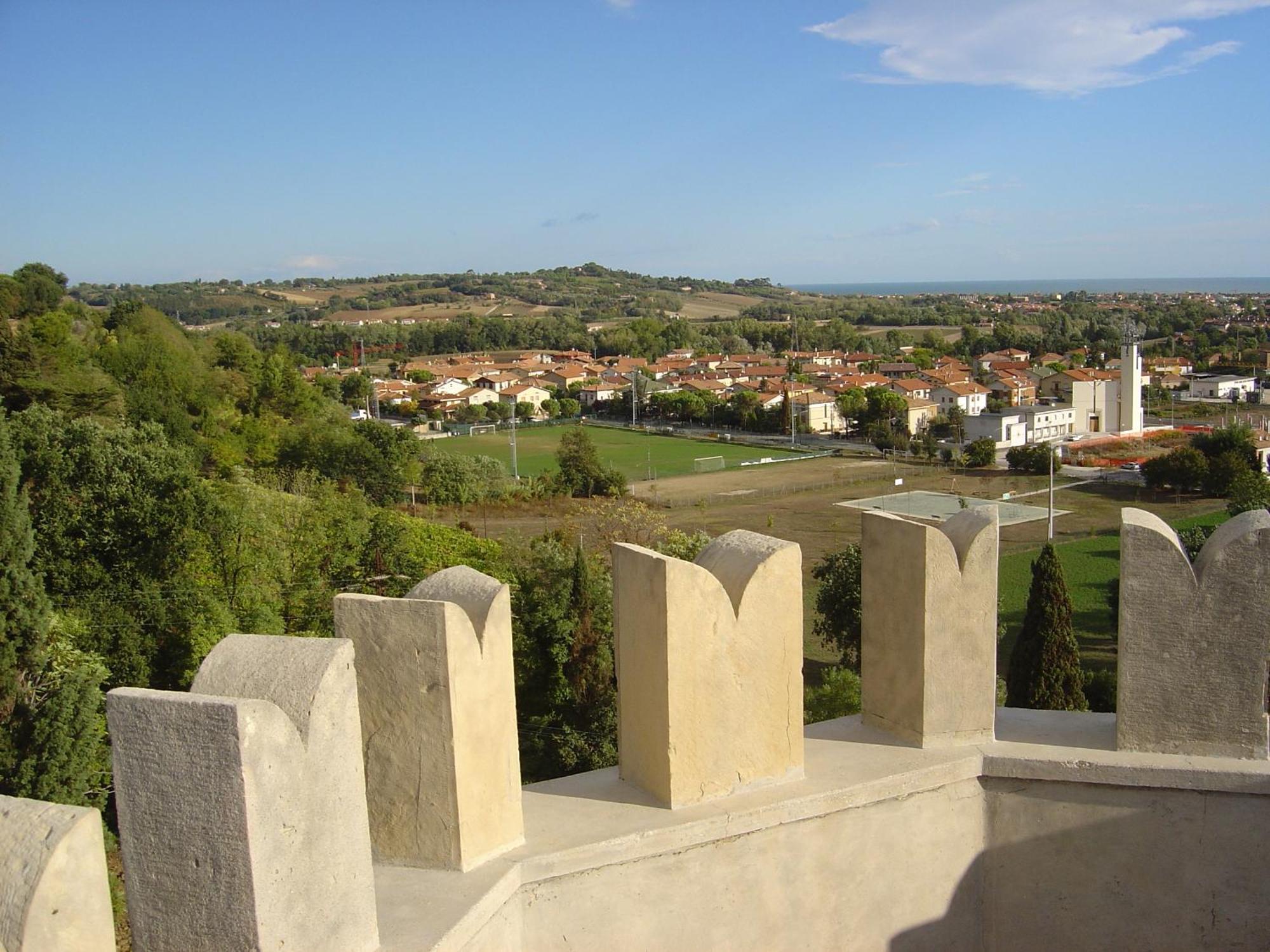 Castello Montegiove Hotel Fano Bagian luar foto