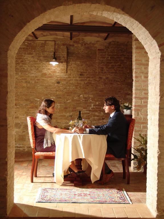 Castello Montegiove Hotel Fano Bagian luar foto