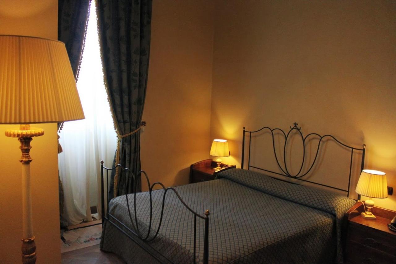 Castello Montegiove Hotel Fano Bagian luar foto