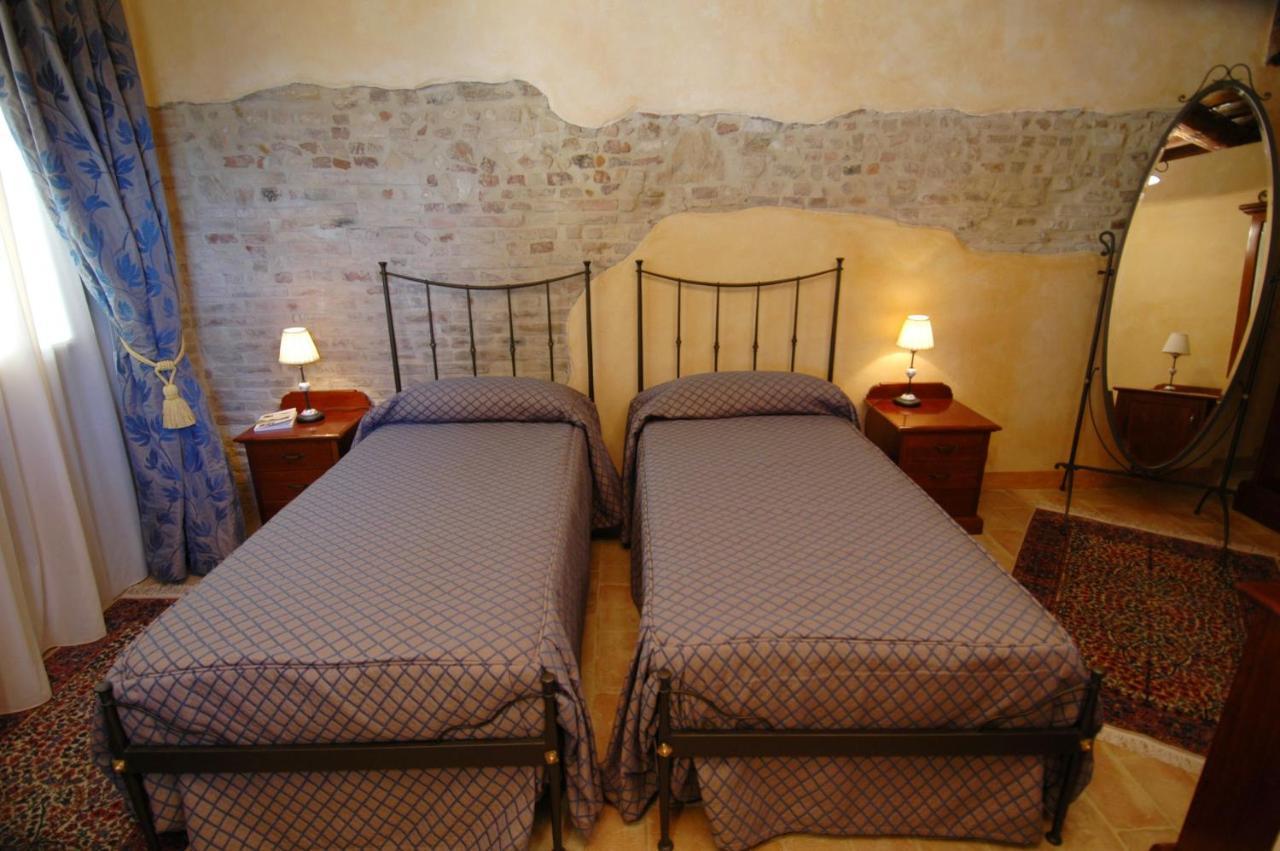 Castello Montegiove Hotel Fano Bagian luar foto