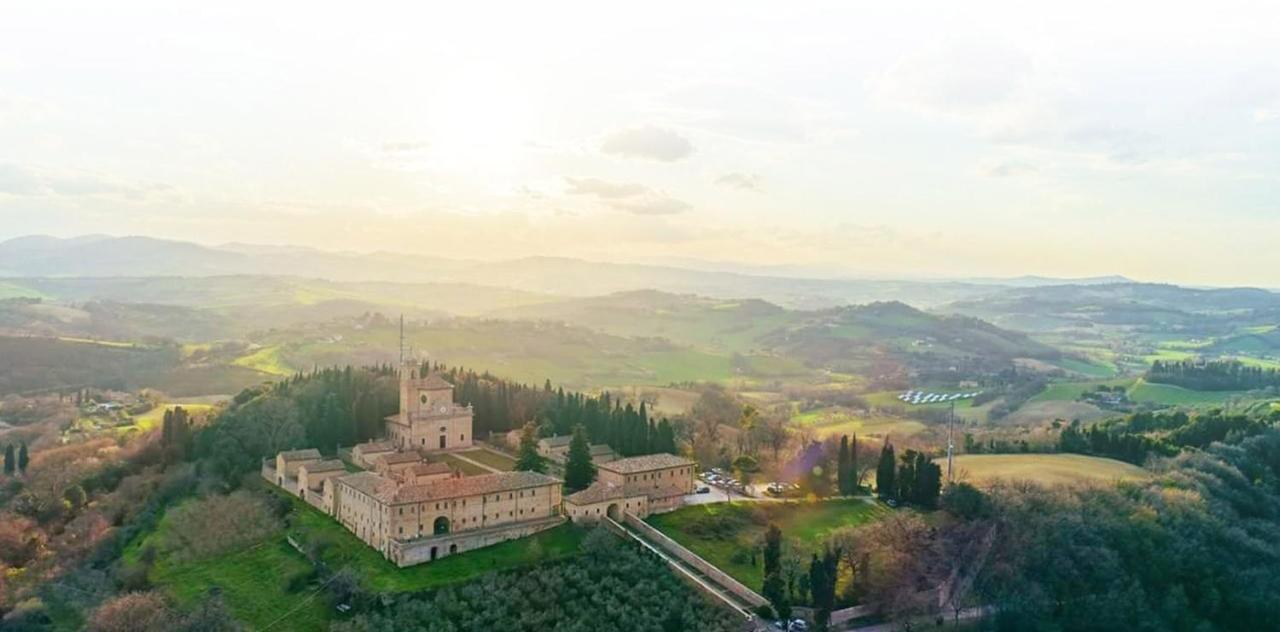 Castello Montegiove Hotel Fano Bagian luar foto